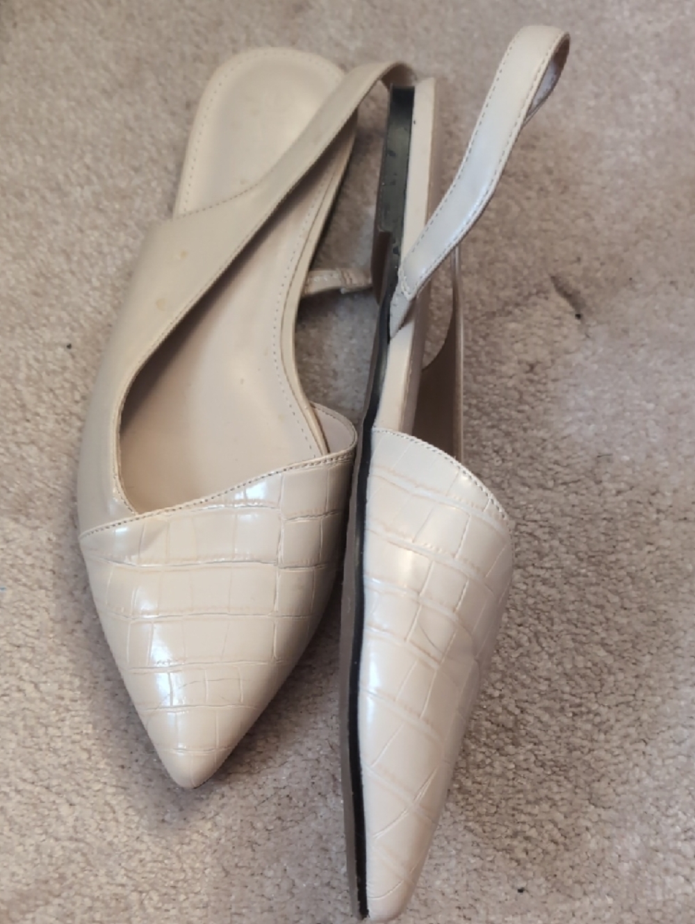 Pointed Slingback Flats in Light Beige - Picture 3 of 5